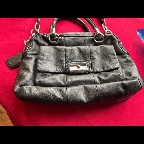 Coach beautiful leather bag with lots of space inside. Leather is very soft - Picture 6 of 12